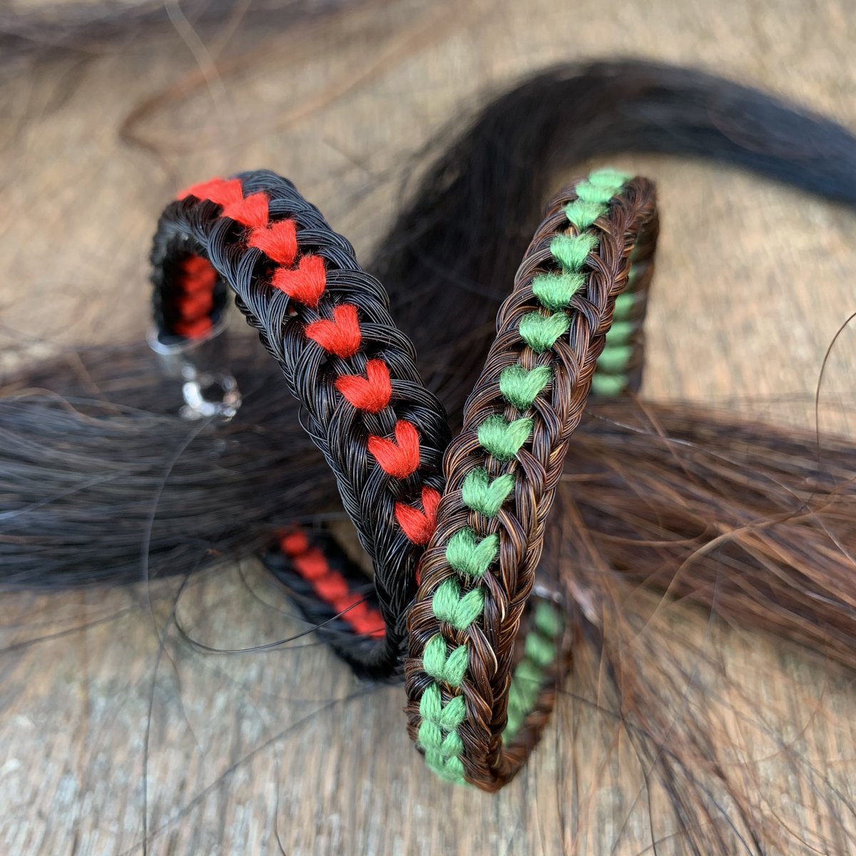 The NEW Siempre Horsehair Bracelet is now available to order on the website 😊 Made with your own horses hair and choice of colour of thread creating the little love hearts 💕 #horsehairjewellery #horsehair