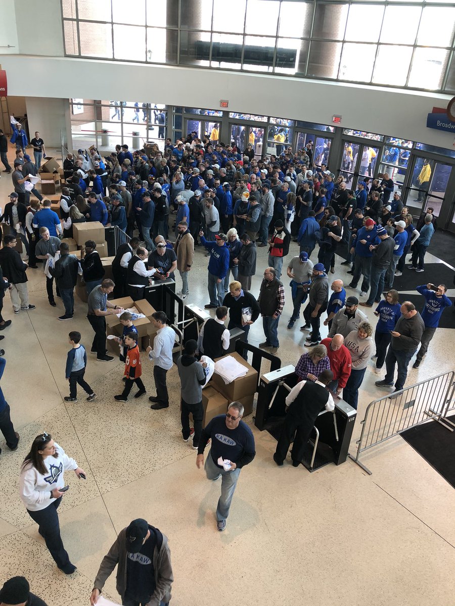 MichaelZYoung's tweet photo. St. Louis is CRAZY right now. #XFL2020 #KAKAW #CleareddToEngage @xfl2020 @XFLBattleHawks #BattleHawkNation https://t.co/ZvxVEzB8x4