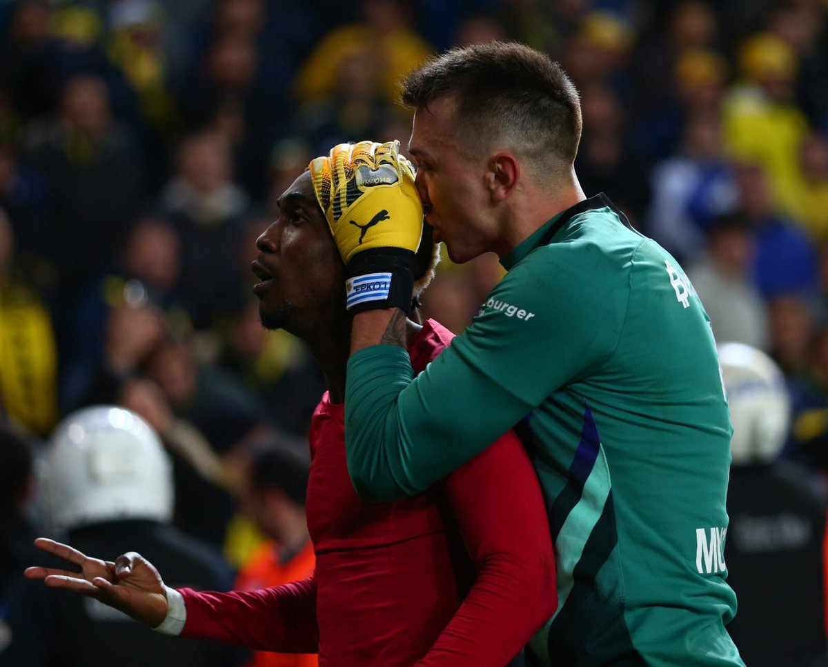 Galatasaray's tweet photo. 😍 Caption this. #FBvGS https://t.co/FdwqUSFAAP