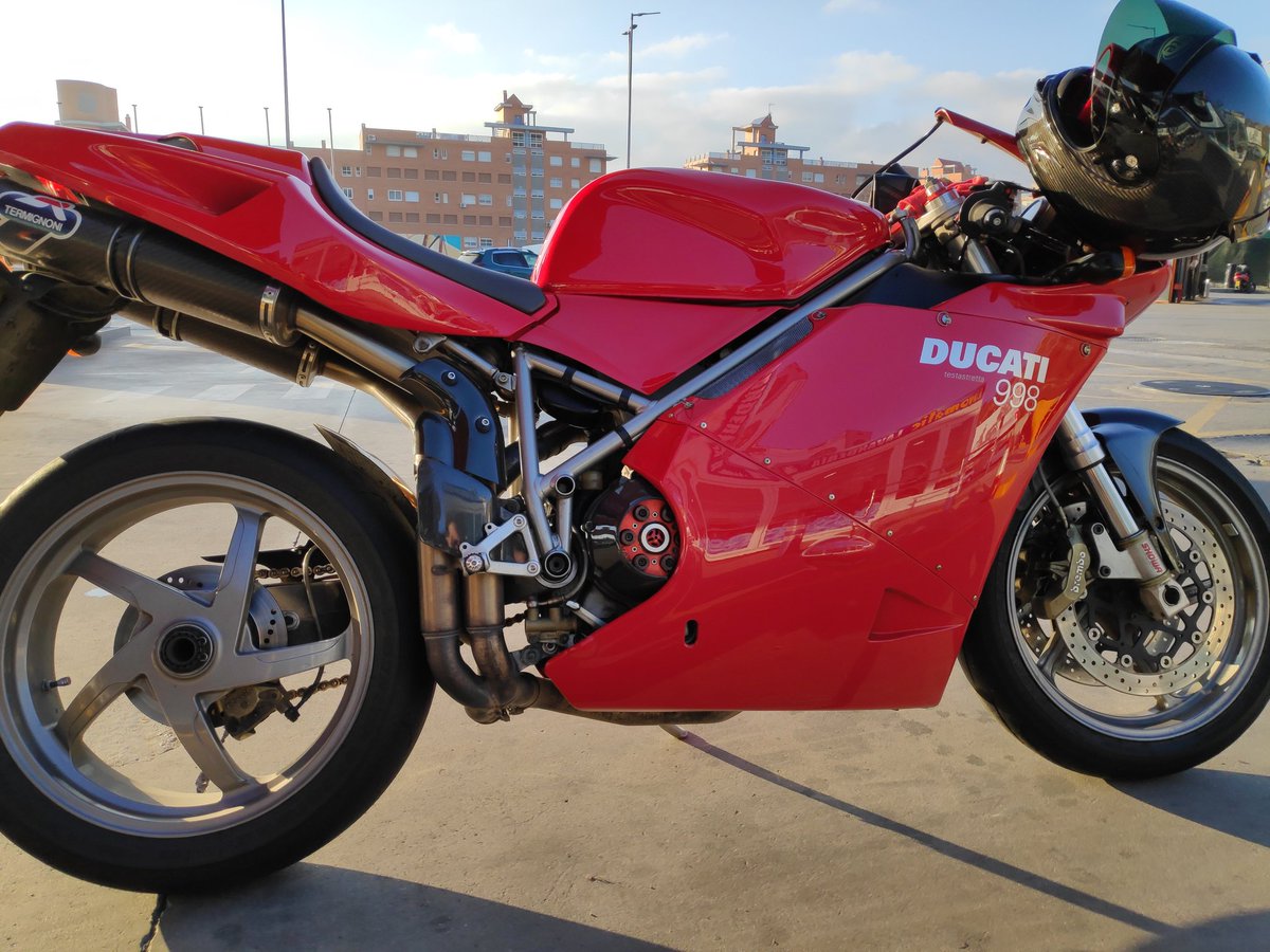 moss996's tweet photo. #ducati #998 #tamburini #sbk #desmotime #desmo #desmopower #superbike #testastretta #ducaticorse #ducatisti #ducatista #top_of_tamburini #motorcycles #dunlop #termignoni #brembo #ag10moto #xlite #bmcairfilters #progrip #ohlins https://t.co/l5zGgz0wFu