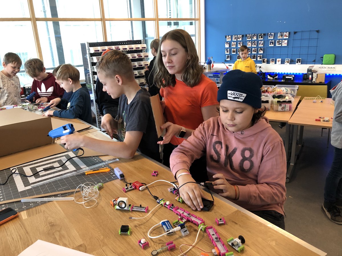 PD_Research_BTH's tweet photo. Blivande uppfinnare på sportlovsbesök! https://t.co/EOymvqcCZs #PDRL #sportlov #makerspace #bthirl https://t.co/D5HXPKaAdI