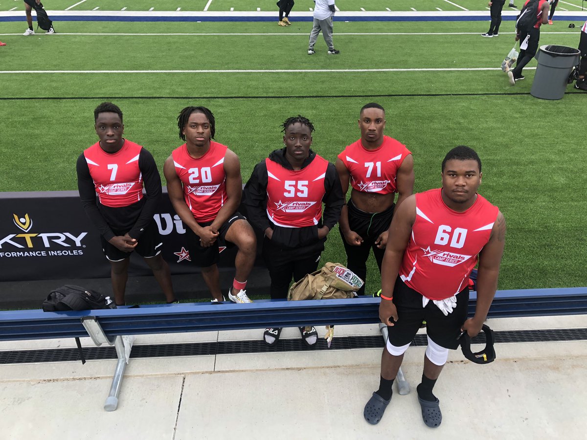 AliefTaylor_FB's tweet photo. #LionsOnTheMove !!!! Your Roaring Lions put on a great show at the Rivals Camp Series! Big things to come! #3PT 
Junior EK Ekwere-CB
Junior Jahiree Pittman-CB
Junior Carrington Anokwuru-LB
Sophomore Everett Haven-LB
Junior Maize Washington-DT 
Sophomore Nathanyal Ridgeway-C https://t.co/ImMRfIg5Ct