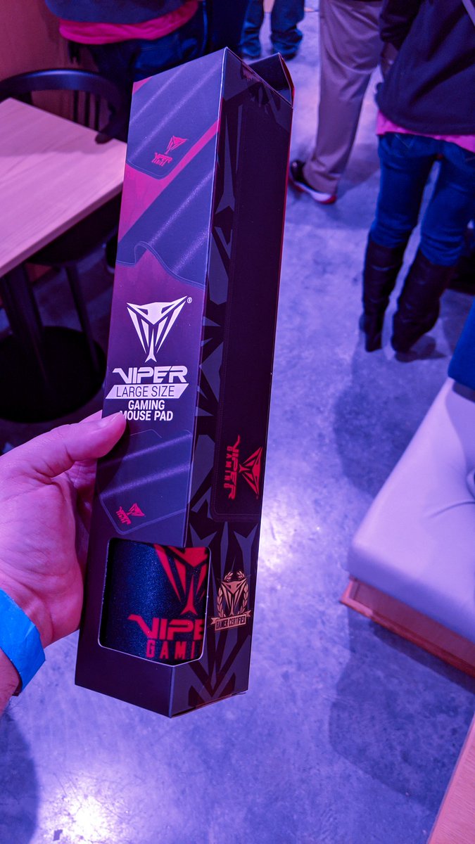 crunchprank's tweet photo. had a ton of fun last night with my bb @squiddol at the twitch meetup organized by @Twitch_Raleigh. met some great people, even ended up winning a gaming mouse pad! thanks to everyone involved and to the community and to @twitch 💜 https://t.co/HTbhwX4hEh