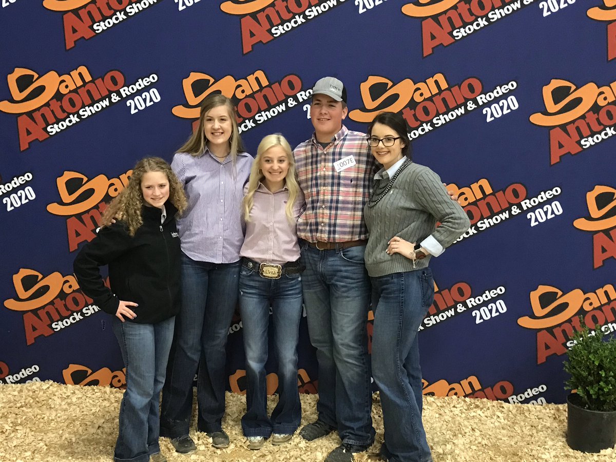 aubrey_ahs's tweet photo. @aubrey_ffa took five fantastic students to San Antonio for the livestock judging contest!  Stay tuned for results...#inspiringchaps #bestyearyet https://t.co/dDlAOaxrCq
