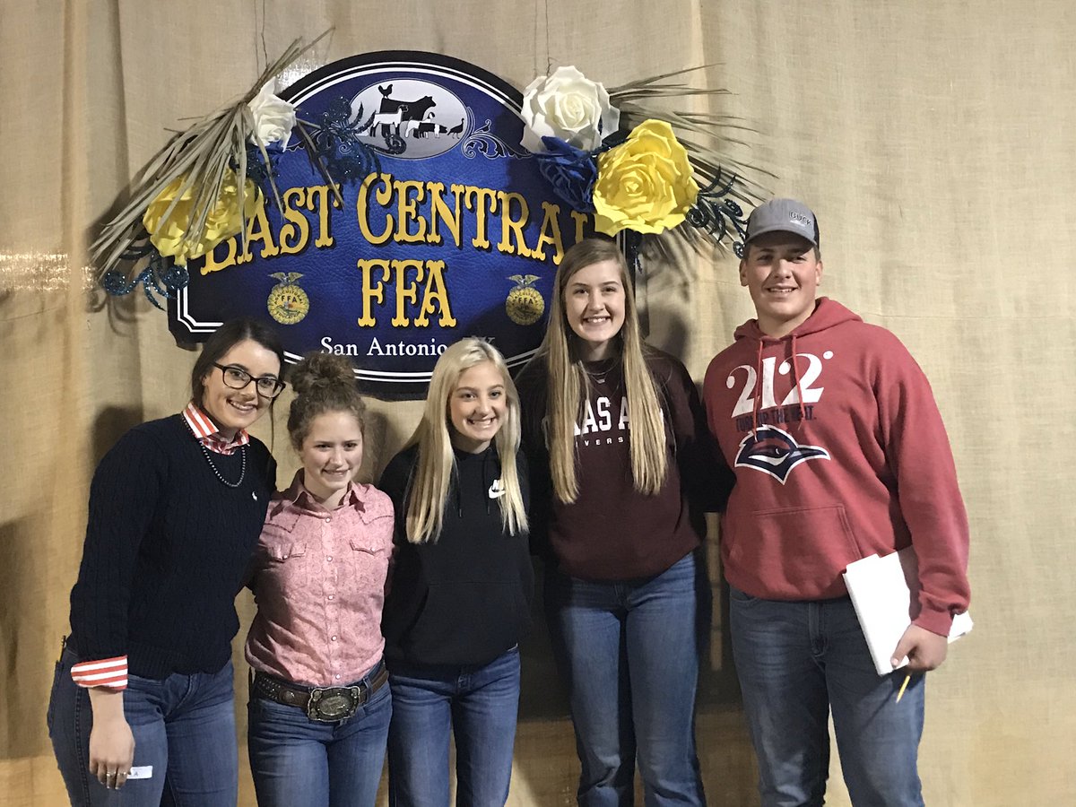 aubrey_ahs's tweet photo. @aubrey_ffa took five fantastic students to San Antonio for the livestock judging contest!  Stay tuned for results...#inspiringchaps #bestyearyet https://t.co/dDlAOaxrCq