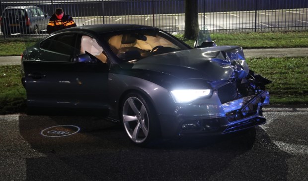 Auto's botsen op Kantsingel, politie doet onderzoek -..