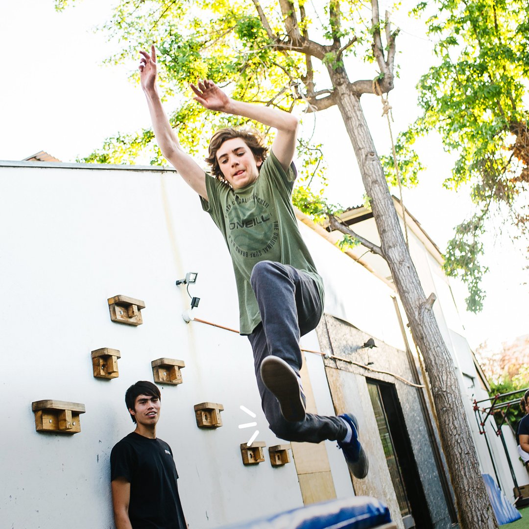 BoxMagicApp's tweet image. ¿Sabes cómo se les llama a los practicantes de Parkour? 

El nombre es “traceurs”, que significa “trazadores” en francés, puesto que fue en ese país donde se inventó este frenético deporte 🤓 

#boxmagic 
#centrodeportivo
#parkour 
#street
#fitnesssoftware  
#fitnesslatam