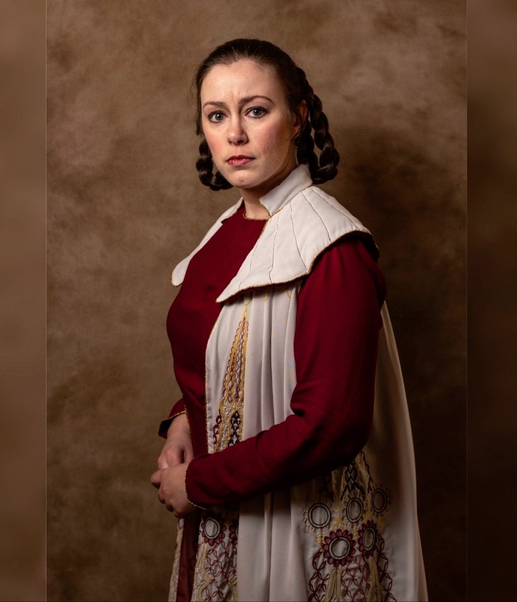 RoyalOwlRose's tweet photo. "No matter how much we fought, I’ve always hated watching you leave." Cosplay created and hand embroidered by myself 
Photo by @michael_and_arts 
#leia #leiacosplay #princessleiacosplay #cosplay #cosplayer #starwars #starwarscosplay #empirestrikesback #carriefisher #forcarrie https://t.co/l829IjXiYa