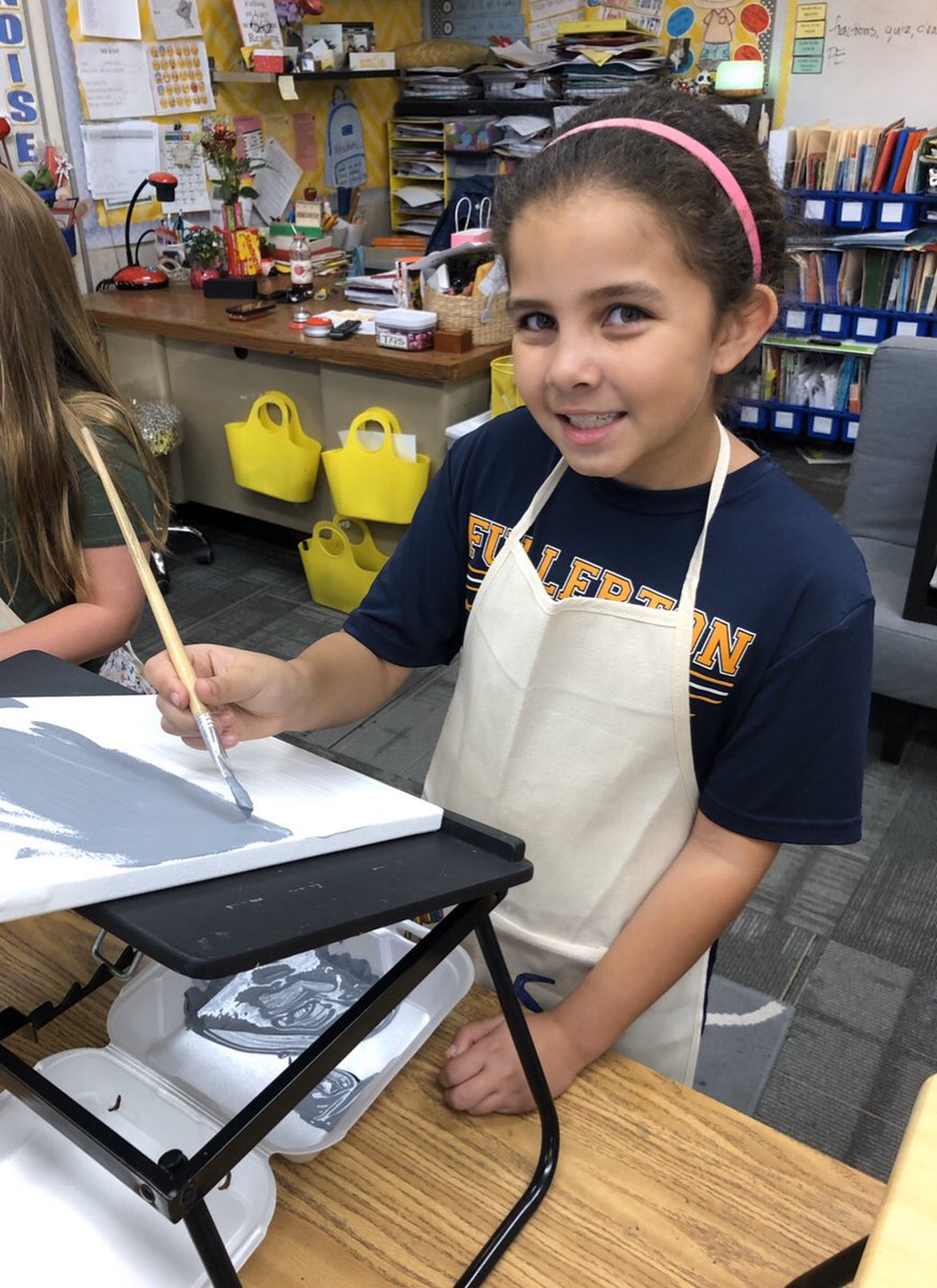 beckymunson1's tweet photo. Kendal was our Star Student last week!  We enjoyed getting to know her better! It was fun to see her Softball video and to see some Artwork that she created!! #acaciapandas https://t.co/NEojbTGW24