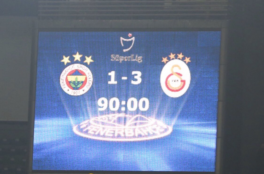 sukruhanedar's tweet photo. #TekBuyukGALATASARAY ❤️🏆💛 Büyük Takımlar kazandıkları kupalarla övünür, diğer takimlar Büyüklere yenilmemekle övünür...dü 😃😉 https://t.co/ujMo7VoXid