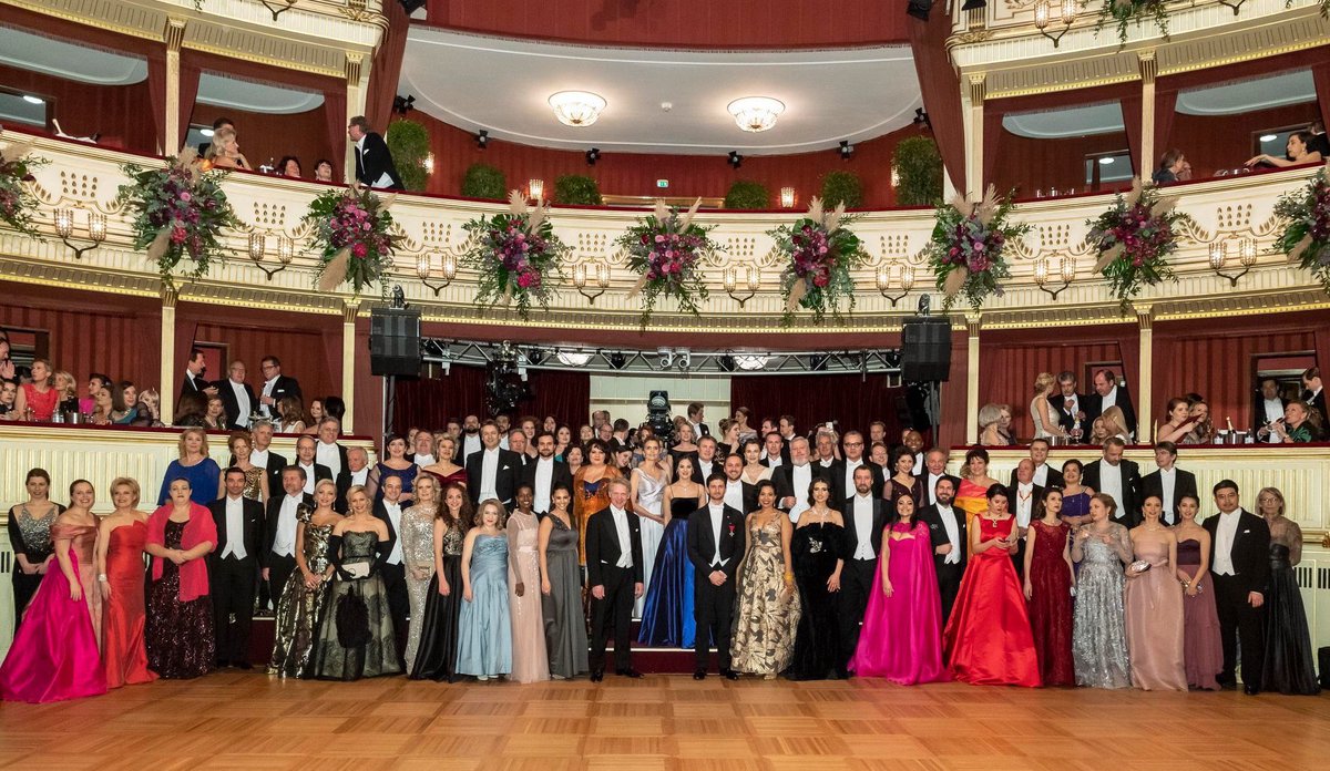 jrtebar's tweet photo. Baile de la Ópera de Viena 2020: fue un honor ser invitado a este evento maravilloso! Gracias a la @WrStaatsoper y a @dominique.meyer por la invitación 

#opernball2020 #operaball2020 #ramontebar https://t.co/Pc4iLBjpnj