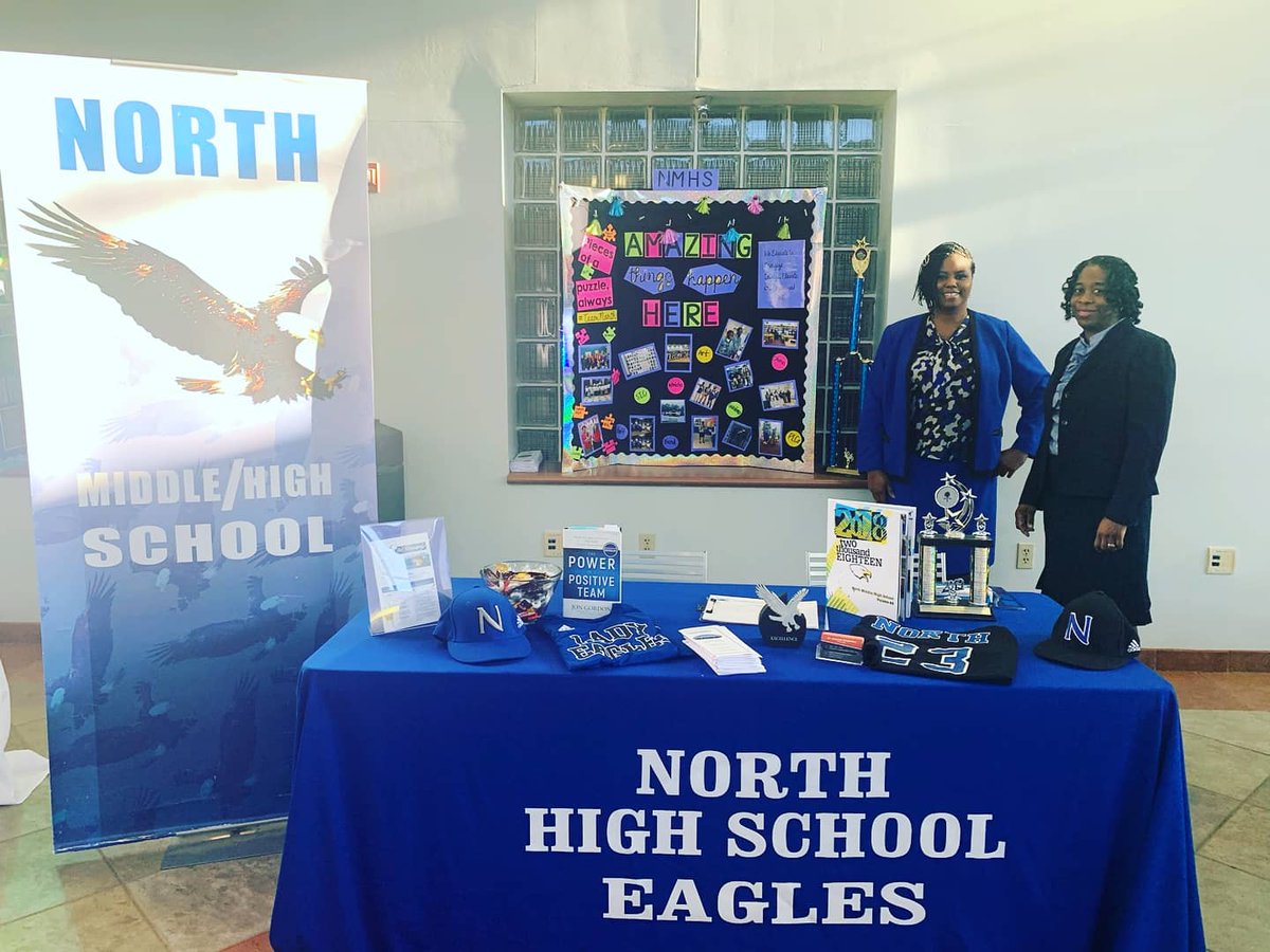 KuterahS's tweet photo. Yesterday at our district's recruitment fair! It was a great day. The display board is special because out students helped! Thanks to our faculty and staff who stepped in! Our brochure was amazing too! Team North! #ALLthewayUP https://t.co/GXqZbm6JgC
