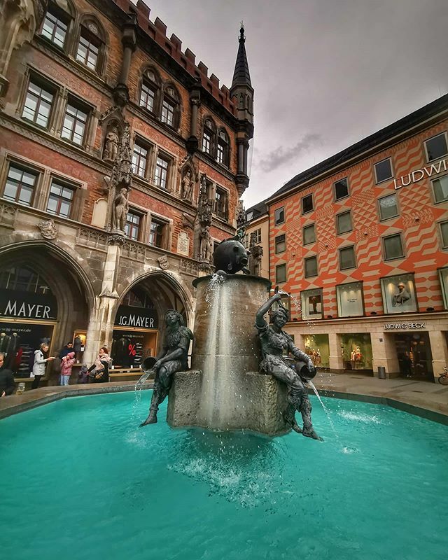 TupanTours's tweet photo. Marienplatz, Munique
🇩🇪
By Tupan Tours https://t.co/03WKJijFkQ https://t.co/BYB49ays5D