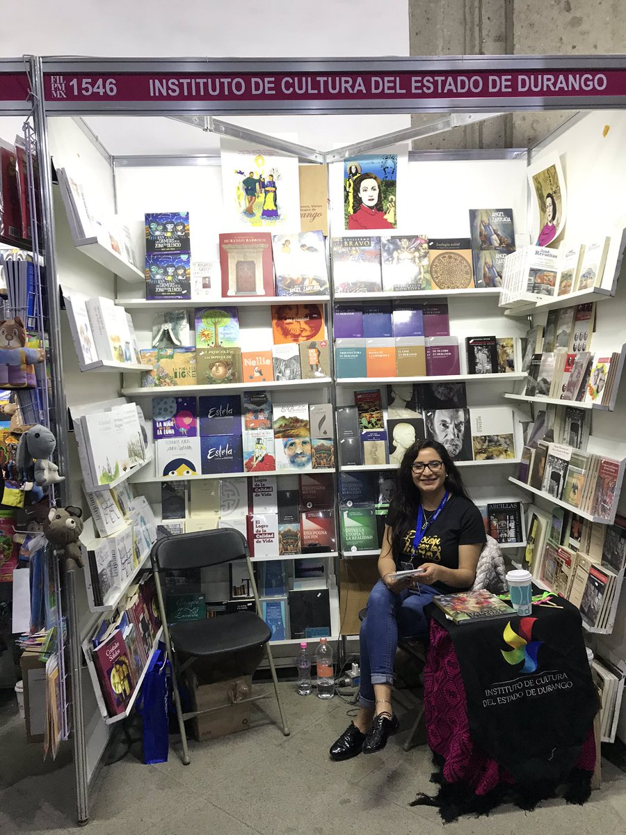 CCADurango's tweet photo. #DurangoPresente 🤠🙋🏽♀️🙋🏾♀️🙋🏾
Este es el Stand de el @iceddgo en la Feria internacional del libro en el Palacio de Minería.
Sólo una pequeña muestra de todo el talento del estado.
Si estás por ahí, no olvides pasar a saludar en el stand 1546. https://t.co/txlpkxPRD8