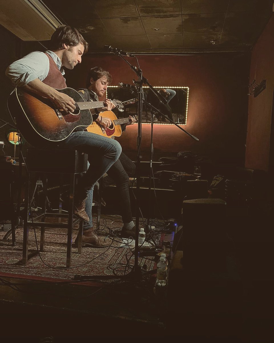 💡De los bolos más bonitos de la gira. Qúe gusto ver anoche la New Fizz llena y compartir el finde con tantos amigos. 

Esto se acaba ✈️ . Próxima parada Santiago.