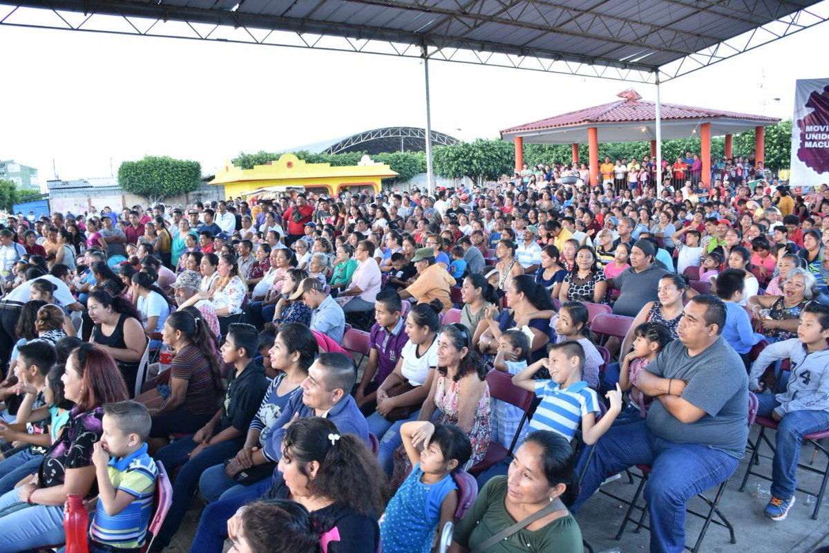 Luis_Villamayor's tweet photo. En San #Carlos #Macuspana en la presentación del show cómico de #Huicho #Dominguez en su gira por la zona ríos junto a mi amigo #David #Zurita, Juan Alonso Huerta, Cirilo Antonio, el Dip Rafael E Sánchez, El Dip Fermin Bahena, Anita Reglado de la #Fundación #NABELLE. https://t.co/mXOVoo9y9D