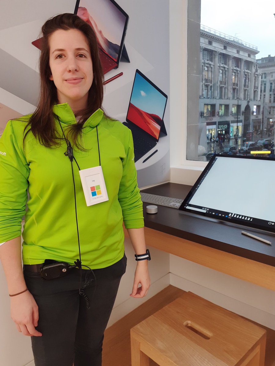 mesgerman's tweet photo. "Eu falo português". Jay works on the gaming area at Microsoft, Oxford Circus. #impressivejobswithlanguages https://t.co/RtZ83aPrS1