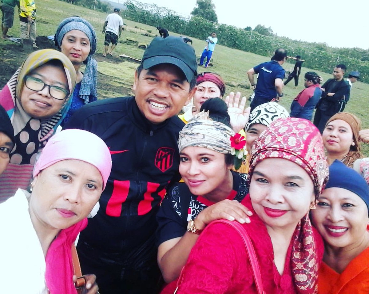 ManikNyi's tweet photo. Tutunggulan Sekar Kedaton (Dawuan-Subang) di TAJUG GEDE (Cilodong-Purwakarta) @KicauSubang @SubangMuda @PanturaID @zonasubang @Subang_Jawara @wargisubang @DediMulyadi71 @kabarsubangcom @Sobatbudayasbg @haji_ruhimat @SubangHits https://t.co/uTBfFTJh6J