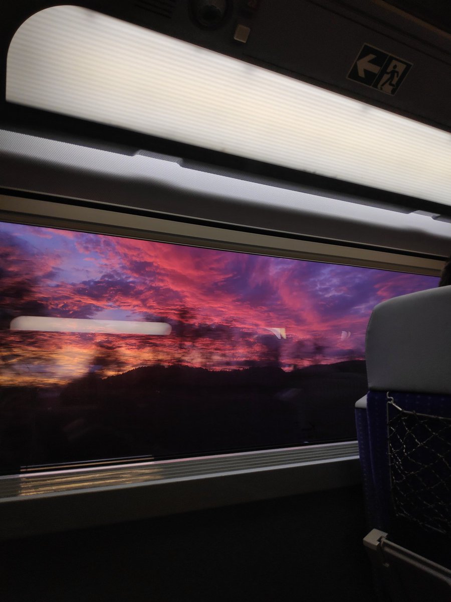 aliceecls's tweet photo. Un ciel incroyable ce soir ❤ #Dijon https://t.co/1TE5ykXiIA