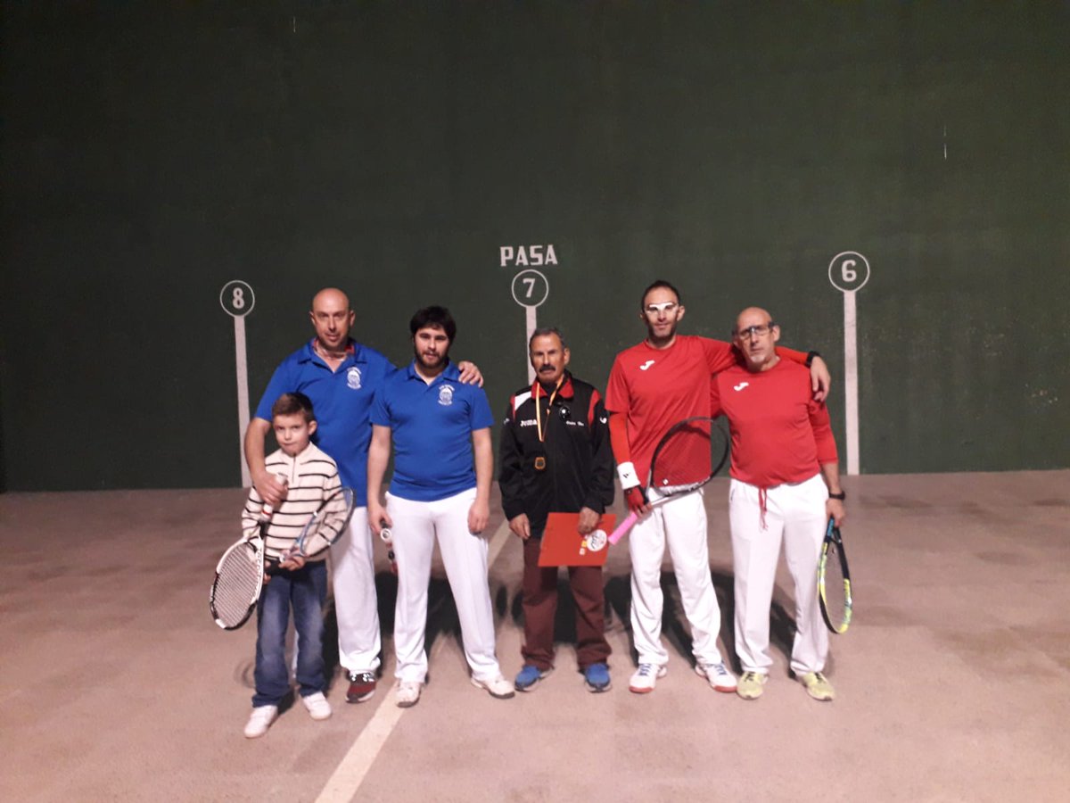 FrontCastellon's tweet photo. Segunda

FRONTENIS CASTELLÓN D 2 - VILAFRANCA B 1

También jornada 19 y gran resultado de los nuestros, que presentaron un gran equipo, ante uno de los favoritos al ascenso. Enhorabuena https://t.co/aWf2RYnQQ5