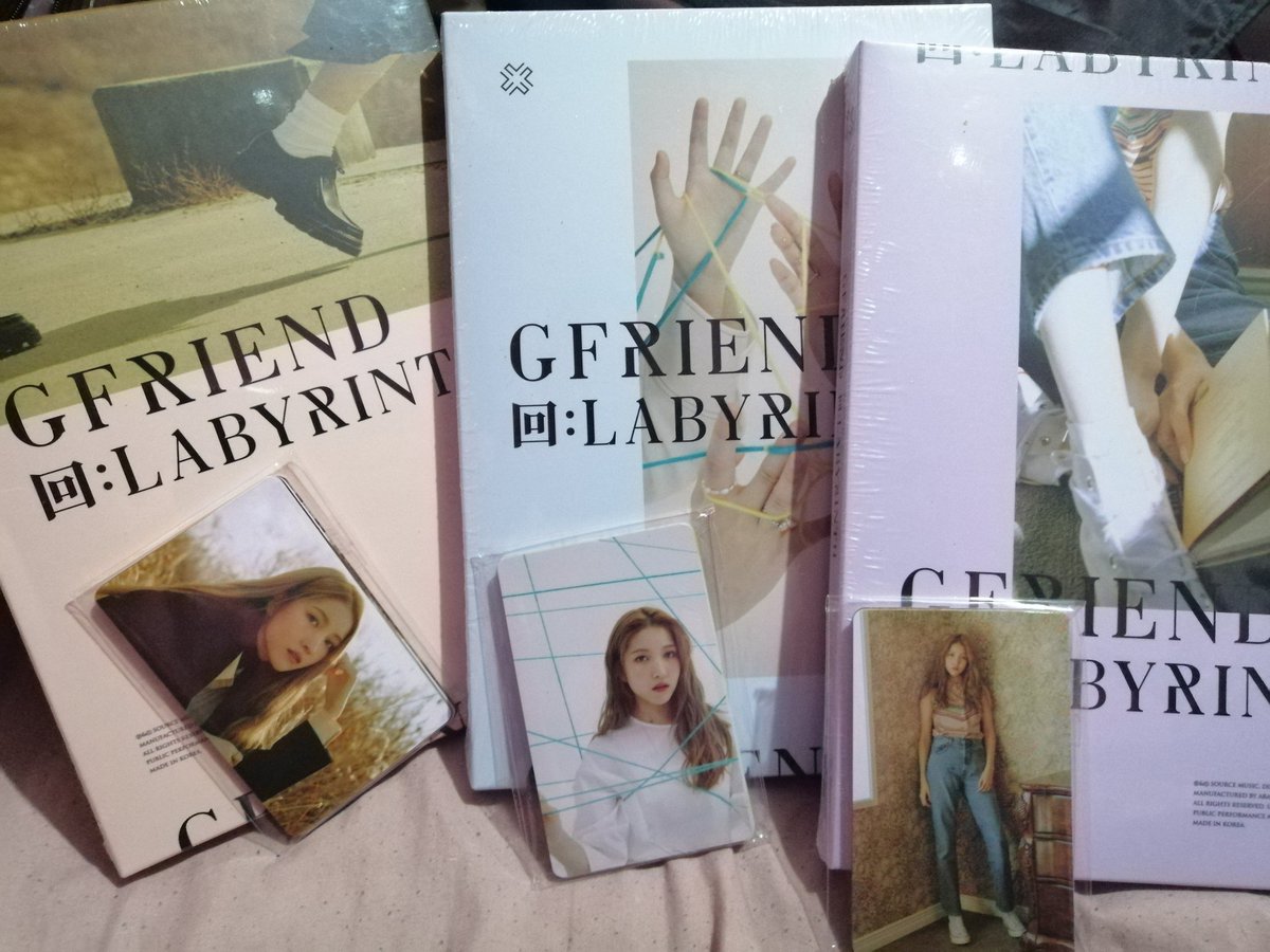 ErzebethSun's tweet photo. Al fin los tengo 😍♥️😭
Proud Buddy ♥️😭
@GFRDofficial las únicas que me hacen pedir en preventa ♥️🥰
#GFRIEND #gfriendlabyrinthmedley #gfriendlabyrinthera #kpopalbum ♥️ https://t.co/1D0dB7ELqz