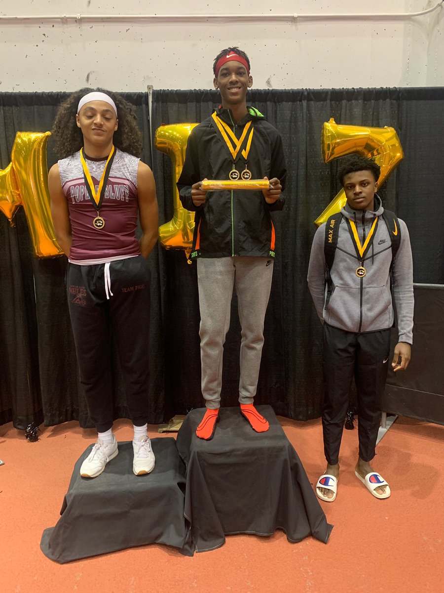Boys’ 60m Hurdles Results:
🏅Johnny Brackins Jr.- 8.06
🥈JaDarius Pigg- 8.40
🥉 Manny Chiteri-8.45