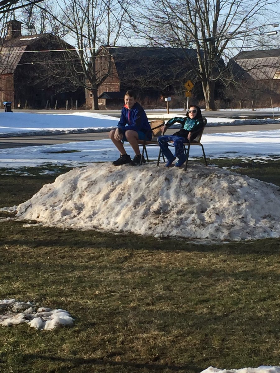 shepski79's tweet image. The end of the snow mountain...? #BringSpring #ROC