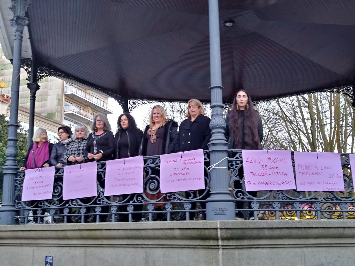 Asoc_ALVIXE's tweet photo. Hoxe en #Ferrol desde #Alvixe lembramos e honramos as mulleres asasinadas no que vai de ano e para poñer de manifesto, alto e claro, que non toleramos máis a violencia de xénero.
Entre todas temos que parar esta barbarie.
#violenciadexénero #ninunhamenos https://t.co/XGdVffby1g