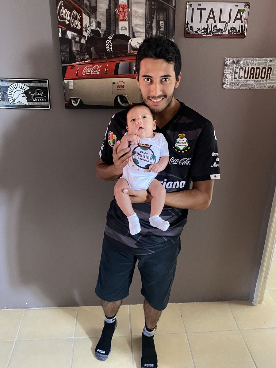 Toritojaro's tweet photo. Hoy juegan nuestros guerreros !! @ClubSantos  #singuerrerosnohaysantos https://t.co/Jn3EYI75NS