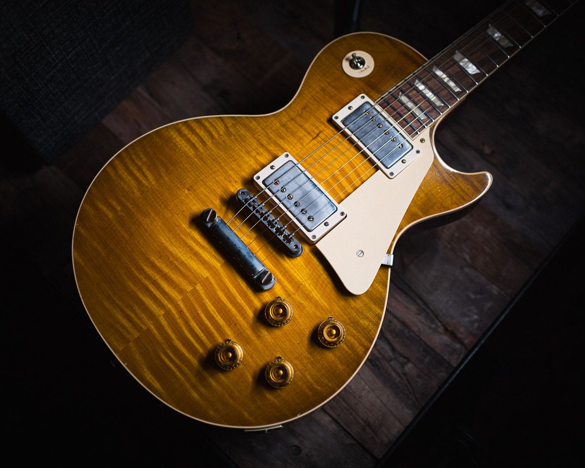 ChicagoMusicEx's tweet photo. From the minds at CME, lightly aged to perfection. https://t.co/TbNSWoErfm #chicagomusicexchange #gibson #gibsoncustom #1958 #lespaul #lespaulstandard #greenlemon #lightaged #2019 #59carmelitaneck #gibsonsofinstagram #GibSunday #gibsonguitars #gibsongram #gibsoncustom https://t.co/ATDJyZ9Gxp