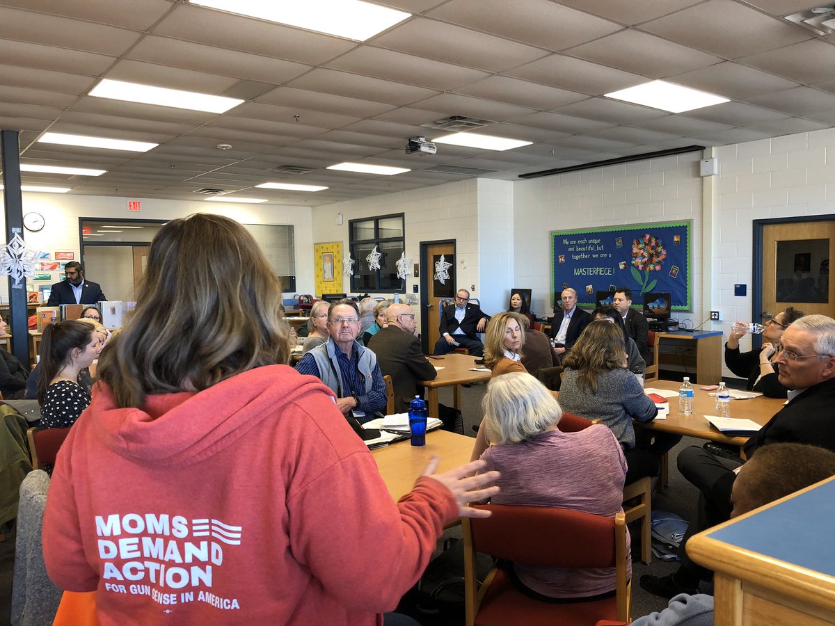winterpersists's tweet photo. Asked @ssurovell about HB 2 the Background Check Bill being heard in VA Senate Judiciary Cmte tomorrow am. VA @MomsDemand want to see HB 2 pass out of Committee in its original &amp; strongest form. #VAleg https://t.co/EeHluIV4N6
