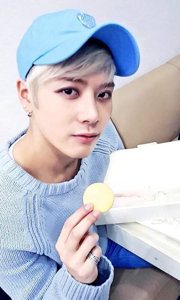 SihaFrance's tweet photo. • PARTENARIAT •

Nous sommes heureux . se de vous annoncer notre partenariat avec @WangJackson_Fr !
Même si peu ne sont pas encore abonné à cette magnifique fanbase... Foncez-y !

Votre très discrète Yin ! https://t.co/NXKRyi5WNw