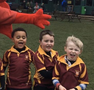dragon_dewi's tweet photo. Whatever your shirt, wear it with pride. Diolch, @Dan9CRICC @Cowbridgerfcmj @BlackArmyMinis @Abergavennymini @PontyclunB @Rfc2019 @ETRFC_KidsFirst @OG_RFC @OldWimRFC @bankminis @MinisRugby @regentsparkrfc @reedsweybridge @BristolQuins @teddingtonrfc #Diolch #KidsFirstRugby https://t.co/sG6rkJ5PcO
