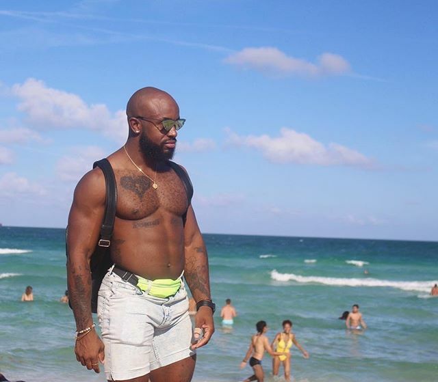 Urge_miami's tweet photo. • @_donnieboifit_ Try to catch my wave 🌊
.
.
.
.
.
📸 kredz: @paullmichael #beach #beachbody #beachbabes #miamibeach #southbeach #sobe #waves #gaypride #pridefest #miamibeachpride #blackgaymen #beards #beardsandtats #beardsofinstagram #instabeard #neo… https://t.co/Qp0dMibH4z https://t.co/miEXsK8I4M