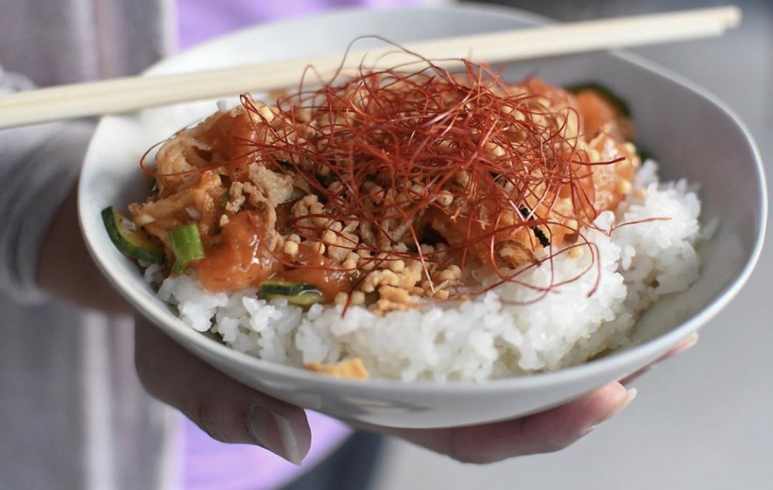 We may or may not have a deep love for chili threads. 😍 They offer so much flavor and color to any bowl- it’s a great added mix-in! #eatquickfish #pdxeats