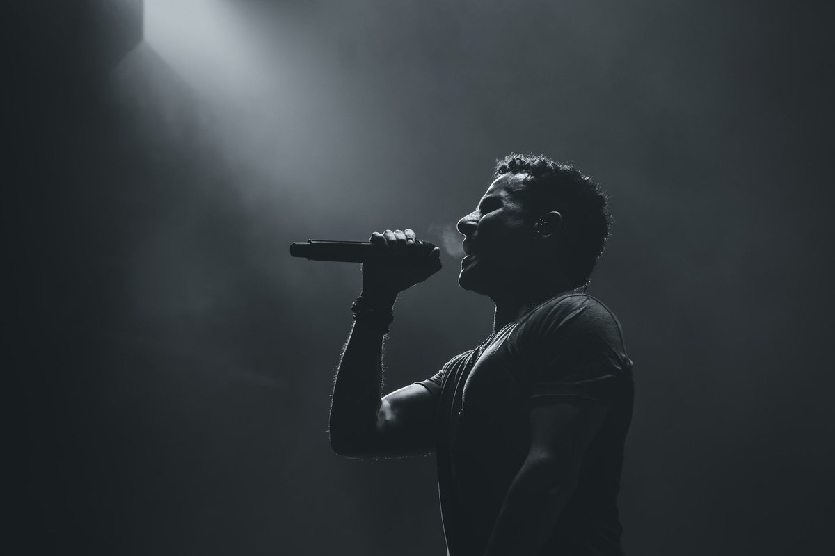 Fonseca's tweet photo. Guatemala ha significado mucho en mi carrera.❤️🇬🇹Por eso no me canso de decirles lo que los quiero y lo que les agradezco por tanto cariño!🙏 Salud mi querida Guate!! Por más noches como la de ayer!! #TourSimplesCorazones 📸 @camilobaezph https://t.co/lQyke77QD1