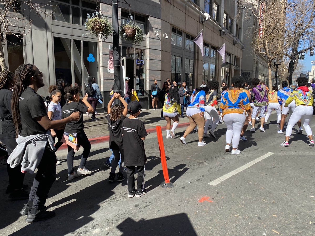 Great time representing Visa <a href="/blackjoyparade/">BlackJoyParade</a> - helps to have an amazing team <a href="/pattydingle/">Patty Dingle (she/her)</a>, Paola, Sabina, Nikki, Joon &amp; Casey. #lifeatvisa