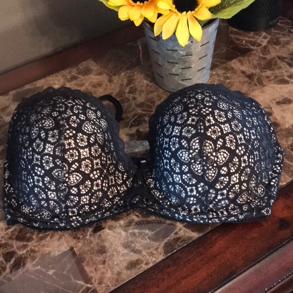 Harleybean23's tweet photo. So good I had to share! Check out all the items I'm loving on @Poshmarkapp #poshmark #fashion #style #shopmycloset #gap #victoriassecret #abercrombiefitch: https://t.co/DDdkW05YsM https://t.co/AGCLii4aqz