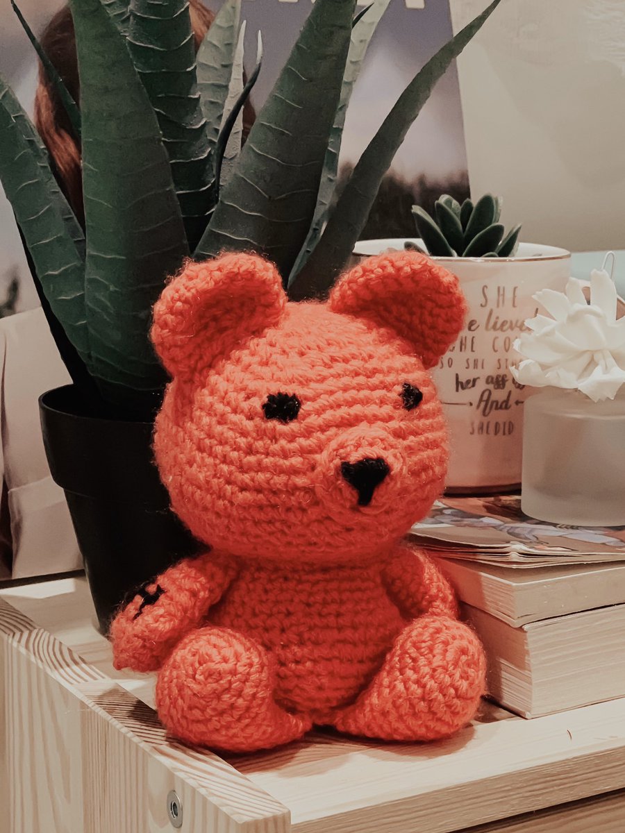 merawe's tweet photo. أقدر أقول صُنع بحب 🐻♥️ تجربة عمل دُب للمرة الأولى ، ووثقت حرف بنتي على يده H ♥️
أخذ مني وقت بس استمتعت بالعمل .. 

#كروشية https://t.co/hctzTIFz5V