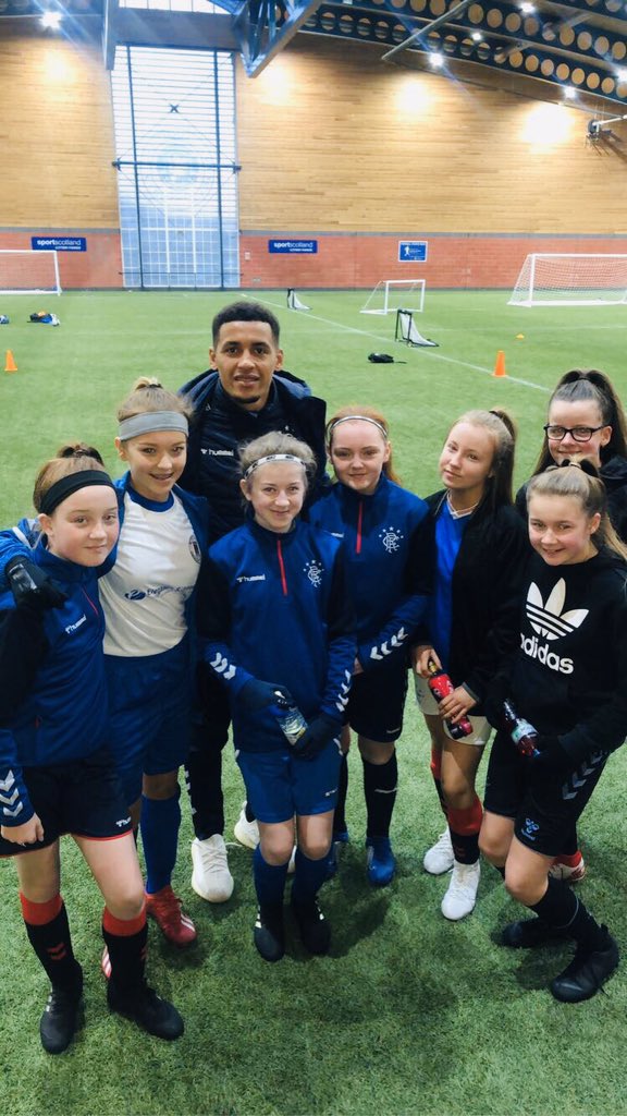 Kerr76Kez's tweet photo. When you thought your week/weekend couldn’t get any better then this happens AND you get to stand next to him 😁💪🏻⚽️💙
2 Rangers legends in the one week ☑️ @James_Tavernier @KThomsonAcademy #no2 #faveplayer #minitav #inspiration #footiememories https://t.co/mKggJtGMKf