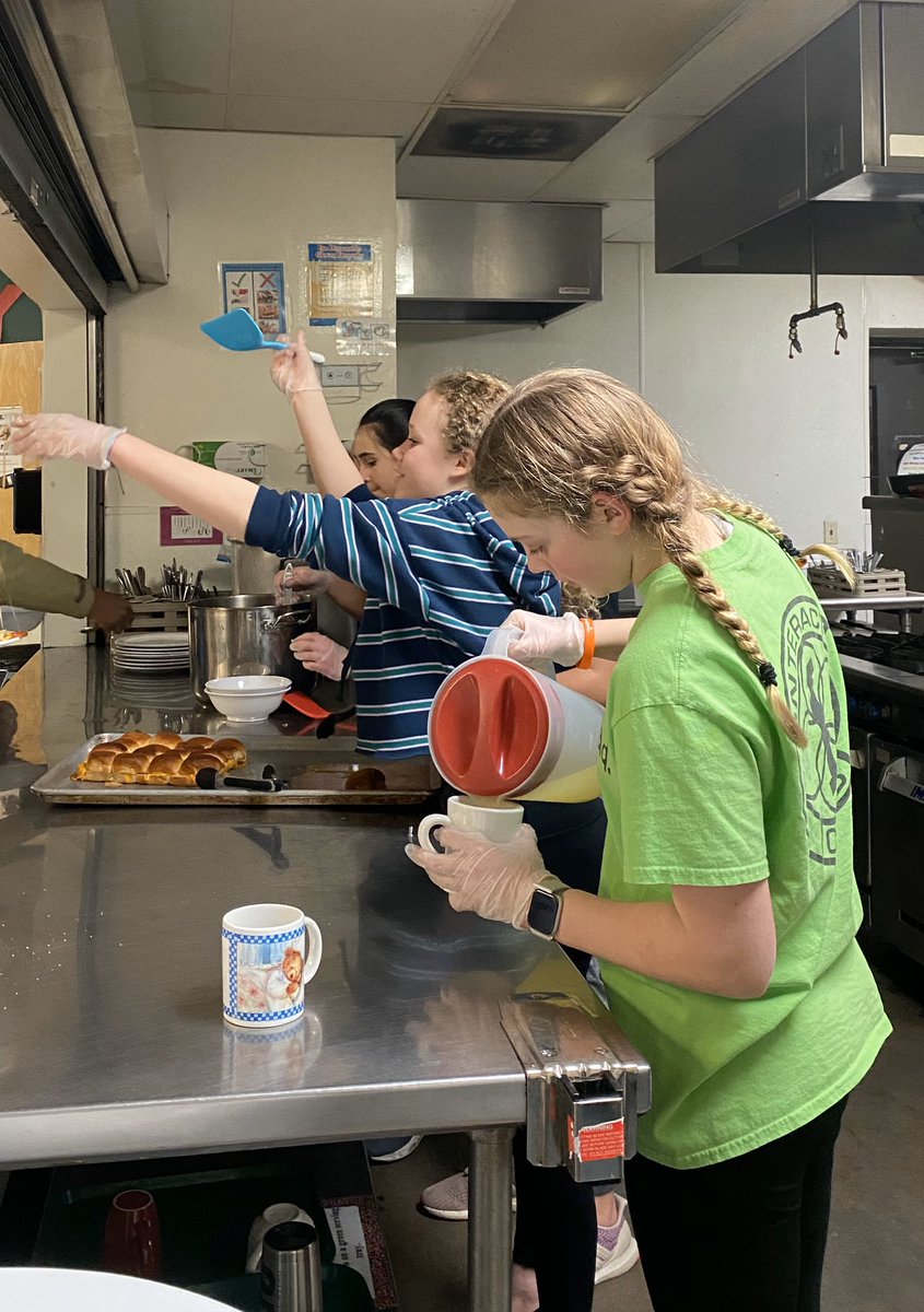 MRMS_Interact's tweet photo. Interact members served up some warm comfort (soup and grilled cheese) to teens in need on Friday night. 

Then, a handful of them set their alarms early Saturday morning and continued our work on our school beautification project—this time in the boys’ restroom. 👏🏻 https://t.co/QzkLw0K29n