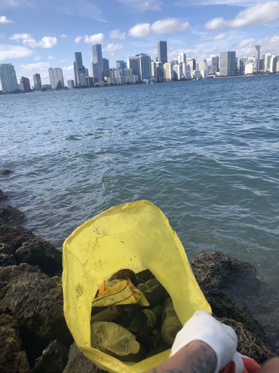 Picked up 18 pounds of trash today off the beaches of Key Biscayne. #SaveTheOcean <a href="/sendit4thesea/">sendit4thesea</a>