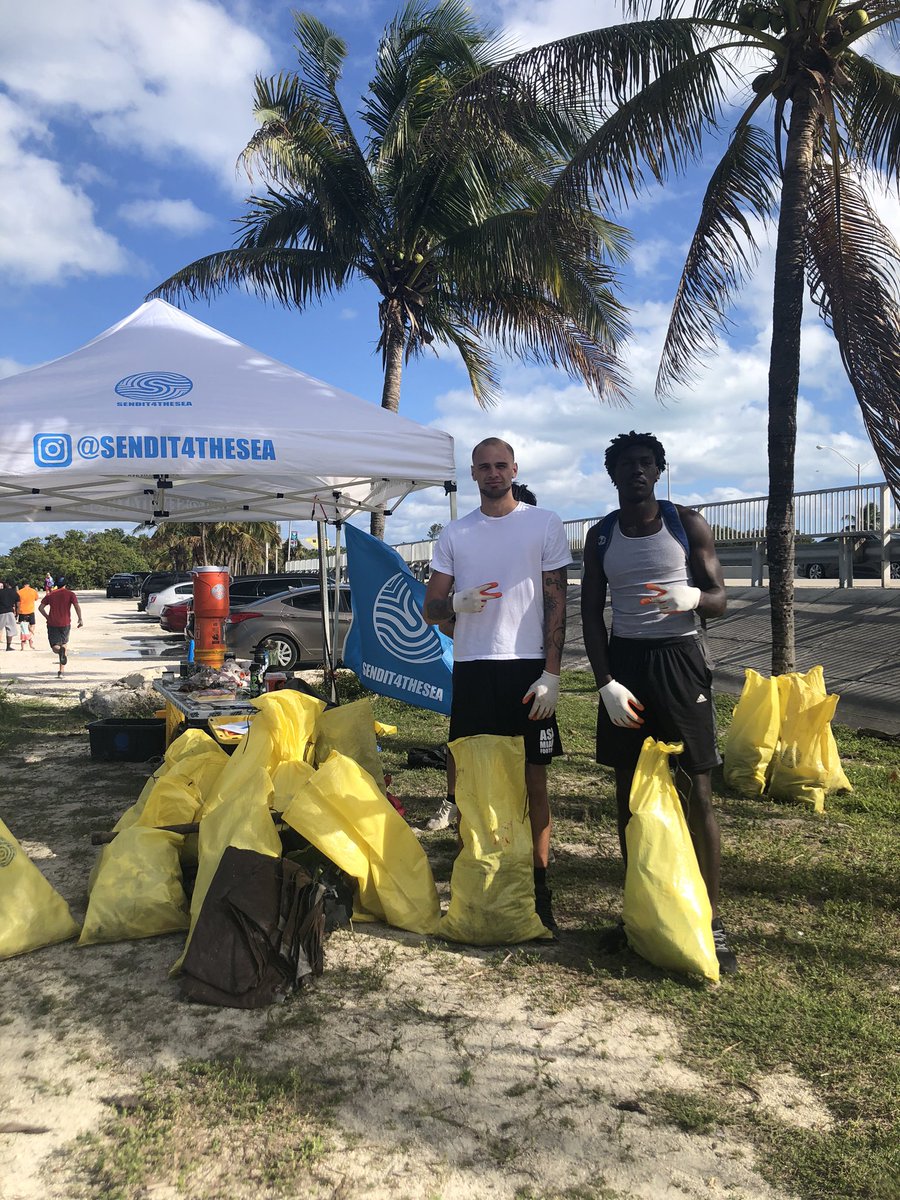 barnescorey321's tweet photo. Picked up 18 pounds of trash today off the beaches of Key Biscayne. #SaveTheOcean @sendit4thesea https://t.co/OTCGrg9hAG