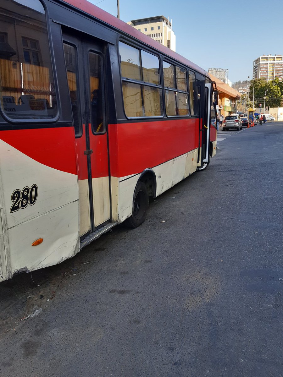 mcastex's tweet image. Buses pirata cerca del terminal #Valparaiso @MTTValparaiso @MTTChile @Fisca_MTT @IntendenciaV