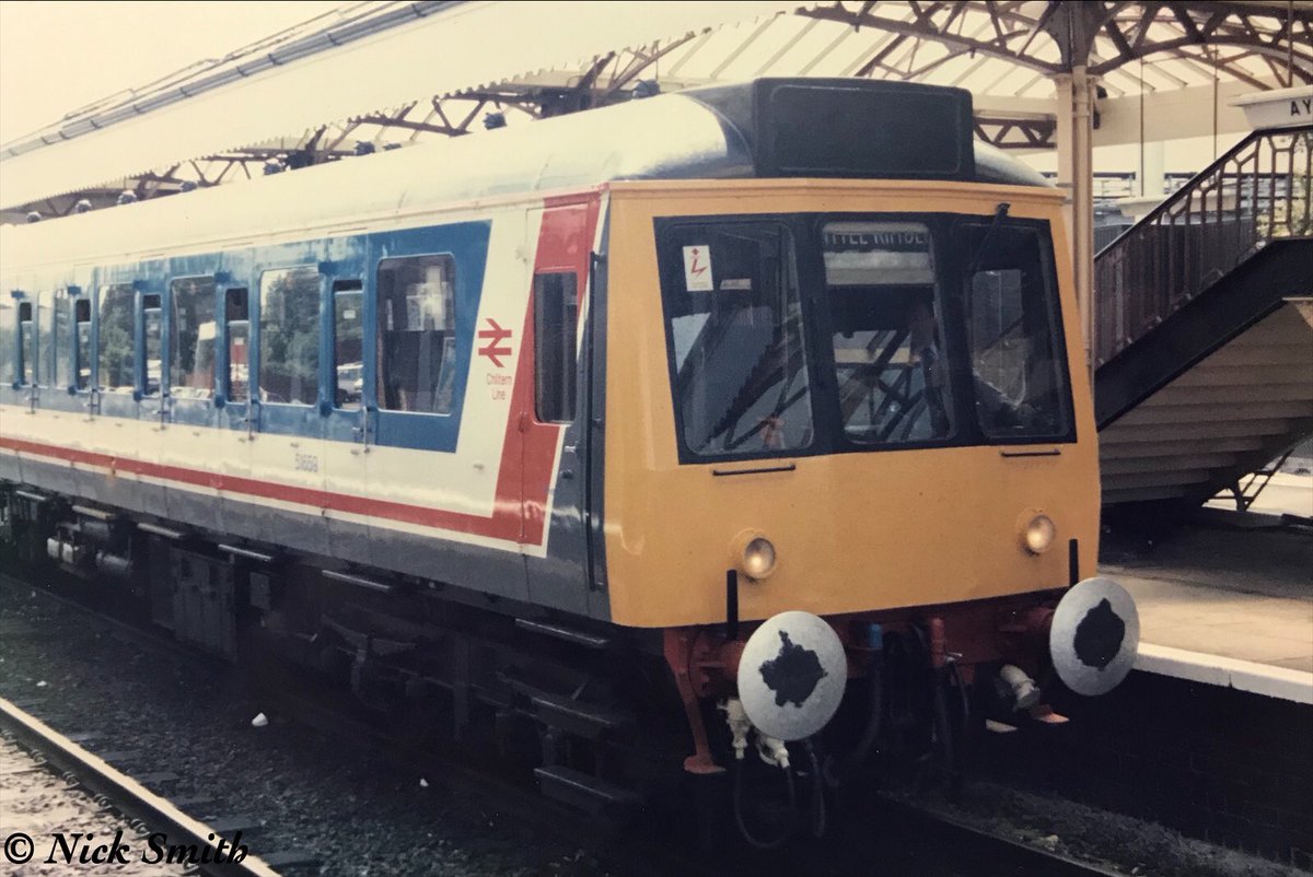 2112NickSmith's tweet photo. Class 115 Derby Suburban DMU DMBS no. 51659, seen looking resplendent in one of the many Network South-East livery variations, stands at Aylesbury station at 12:15 on 18th June 1986. @InterCityRlySoc @RailwaysToday #trainspotting #ChilternLine #NSE https://t.co/gui2sndz1y