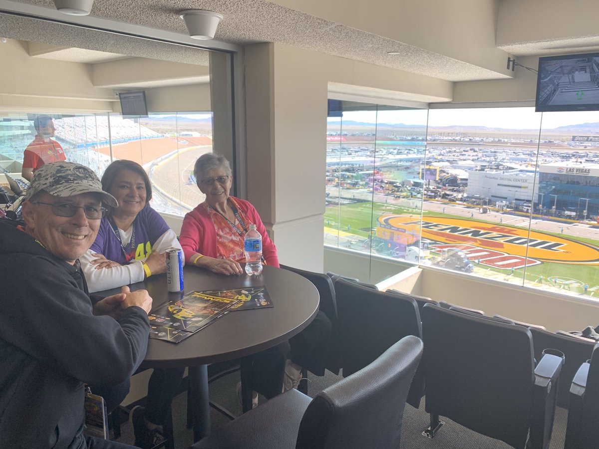 onlocationexp's tweet photo. Itβs a beautiful day race day at the #Pennzoil400 in Las Vegas. βοΈ #psLEVELUP https://t.co/OT7TaFuZEF