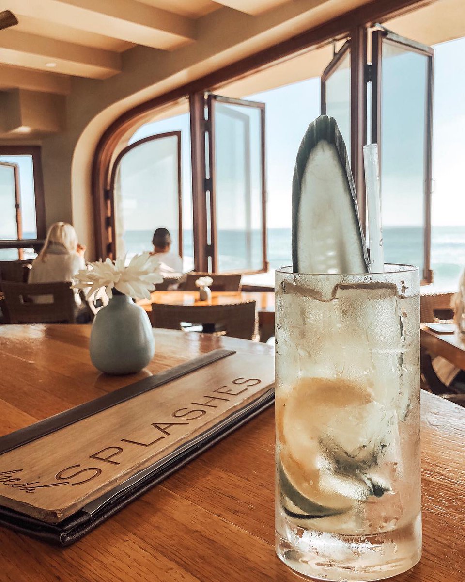 Make a splash💦 
#SplashesRestaurant #SurfandSandResort 
📷 | @samglassdifferentday
