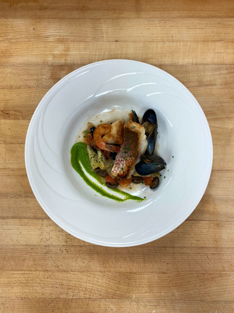 Sysco_Fran's tweet photo. Red snapper fillets w/ shrimp, mussels, artichokes and tomato. #Cul285 https://t.co/xbsHXxi57O