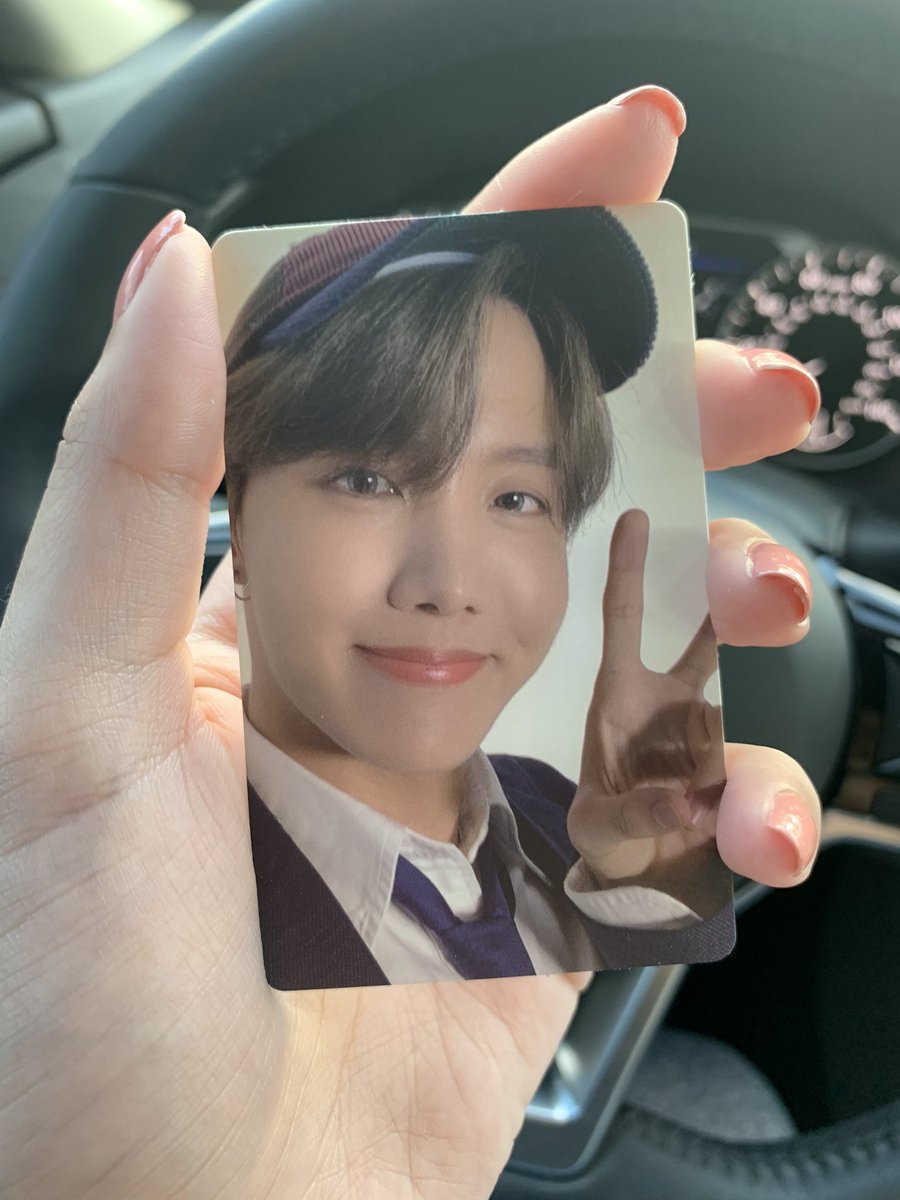 bangtan_bella's tweet photo. @yxjkook Thank you so much!!! I couldnโt believe it when I heard my name ๐ฅบ Iโm so happy I got a Hobi photocard while we were out here celebrating him. ๐ #myhopeinmiami https://t.co/Av43Mnsh3s