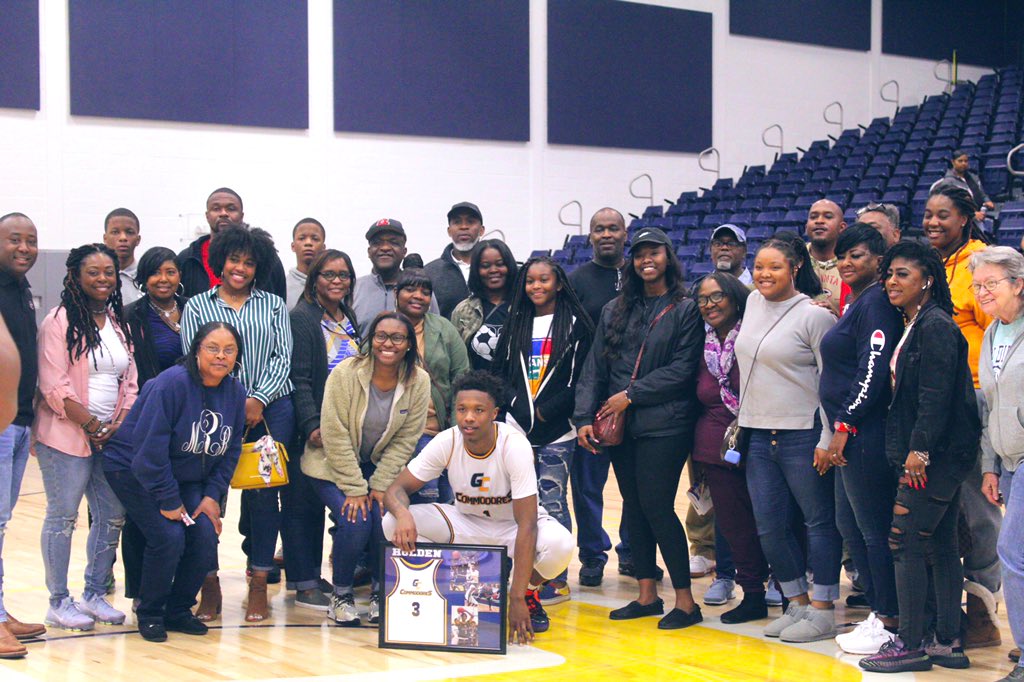 Camholden50's tweet image. Sophomore Night was one to remember with my family 💙💛  ...... Go Dores’ !!!